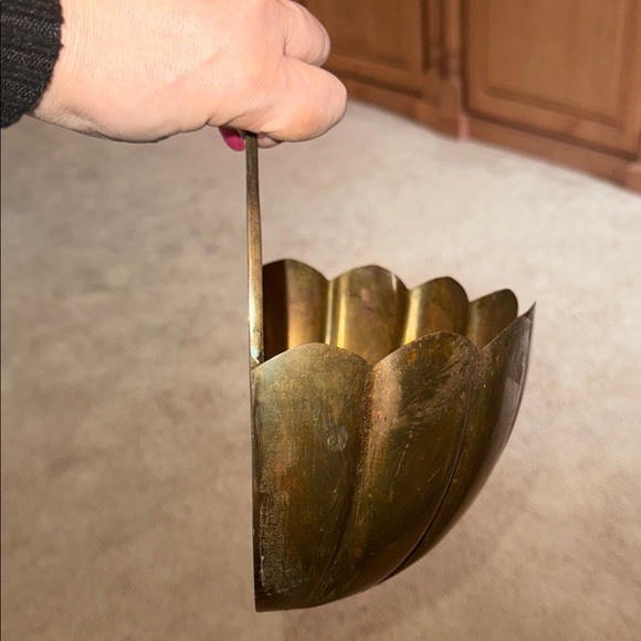 Vintage Brass Wall Planter - Made In Hong Kong - Picture 4 of 13